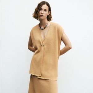 0500 NWT Zara RUSTIC KNIT VEST in camel color sz M/L